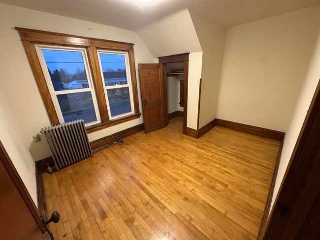 Building Photo - 303 Doty St