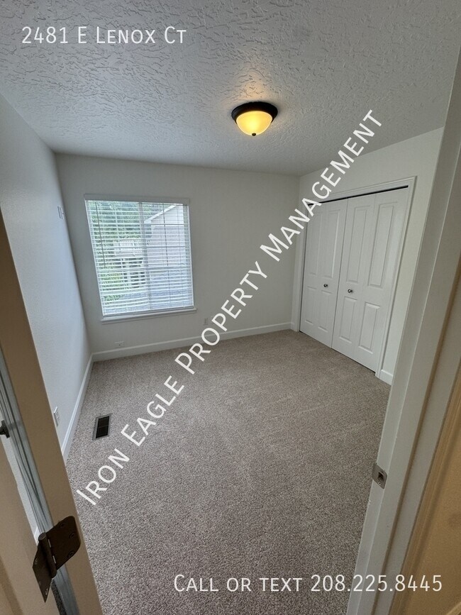 Building Photo - 2481 E Lenox Ct
