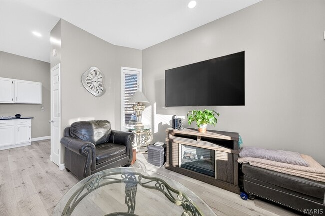 Building Photo - 28 Columbus Square Dr