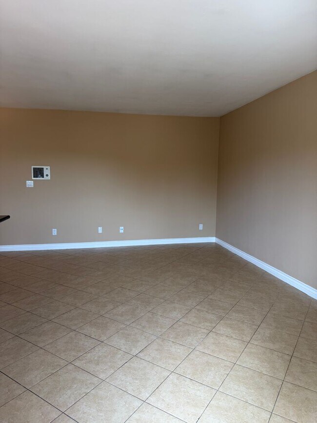 Building Photo - TEMECULA ST- BEAUTIFUL CONDO W/ VIEWS, IN-UNIT W/D, TILE FLOORING