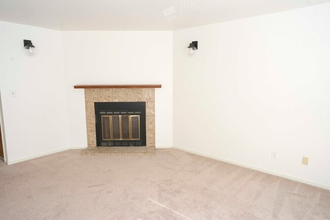 Building Photo - Mid-floor Flat in a duplex located in the Inner Richmond / Laurel Heights.