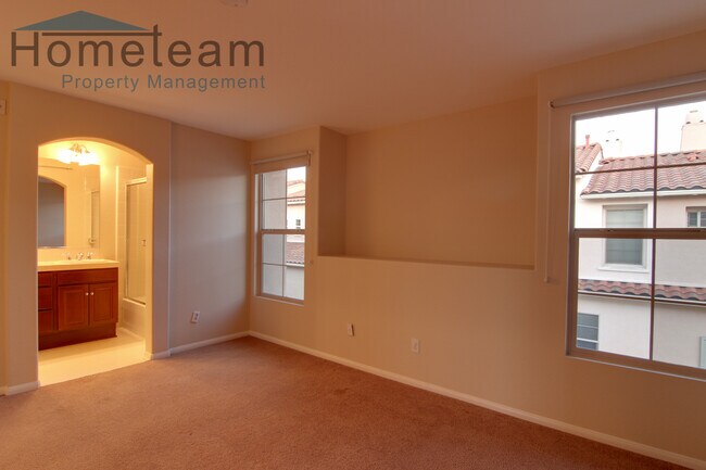 Building Photo - 2BR/2.5BA 1458 SQFT Eastlake/Chula Vista T...