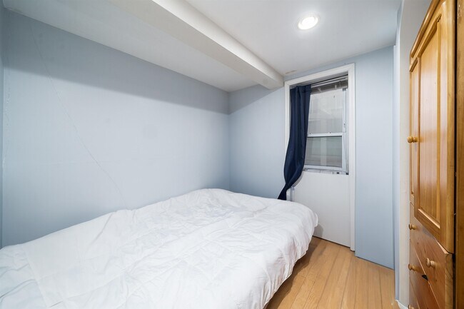 Building Photo - 162 Steuben St