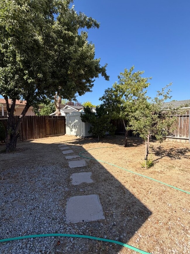 Building Photo - Centrally located home, clean and ready for occupany