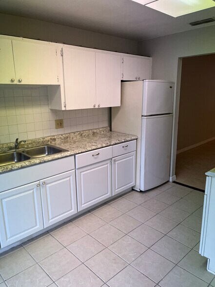 Building Photo - 625 Wildwood Way