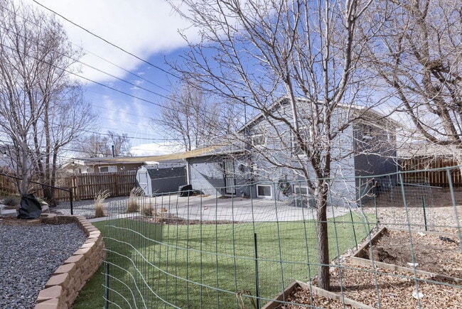 Building Photo - 1010 Newton St