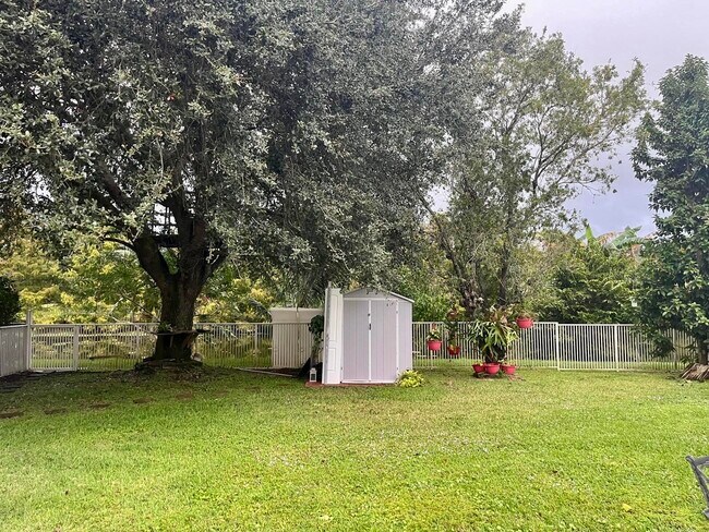 Building Photo - 1622 S Club Dr