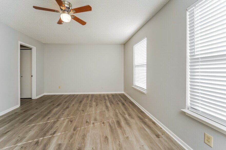 Building Photo - 150 Declaration Dr