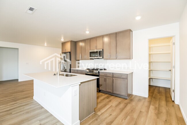 Building Photo - 15176 Nimbus Way