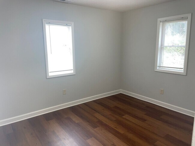 Building Photo - Renovated 3 Bedroom in Loray Mill Historic...