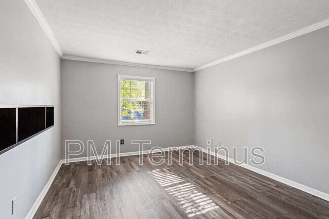 Building Photo - 2721 St Augustine Trail SE