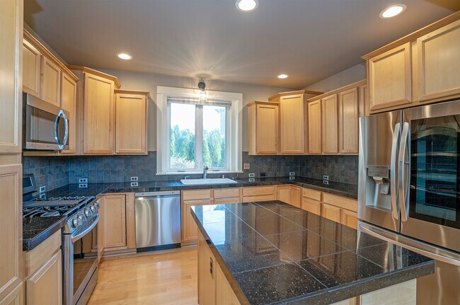 Building Photo - 1749 Skyline Ridge Ln SW