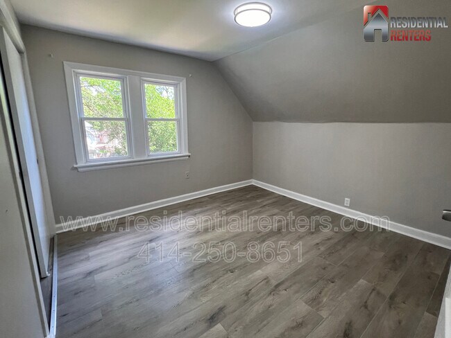 Building Photo - 5426 N 41st St