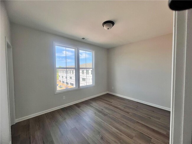 Building Photo - 428 N Park