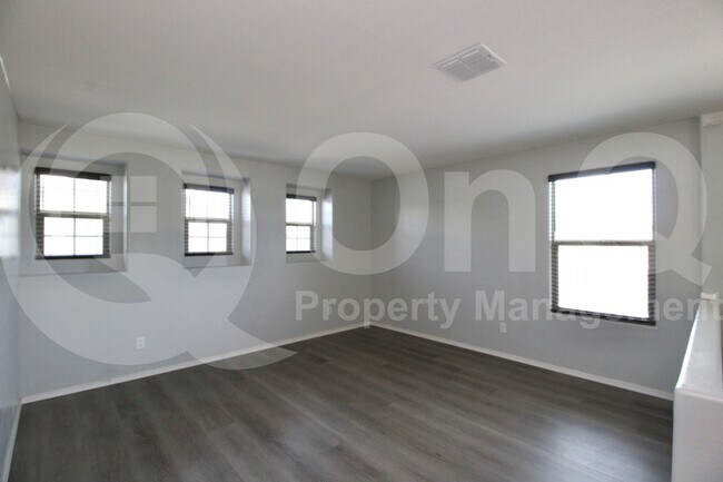 Building Photo - 16401 W Latham St