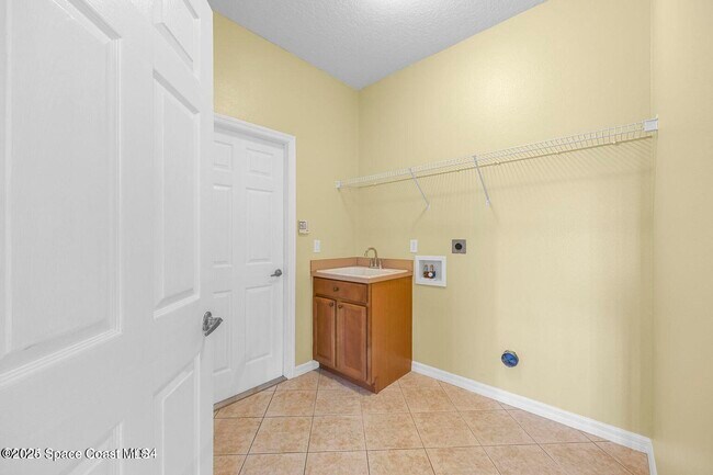 Building Photo - 4720 Portage Trail