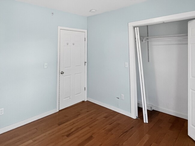 Building Photo - 247 Pilgrim Ave