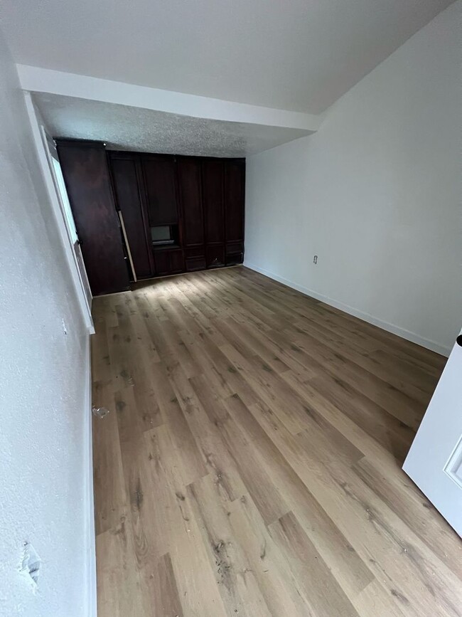 Building Photo - 4 Bed, 2 Bath Home Near Downtown San Antonio