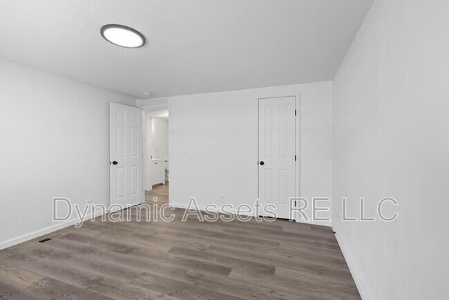 Building Photo - 405 Falletti St