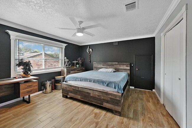 Building Photo - 12714 Huntington Field Dr