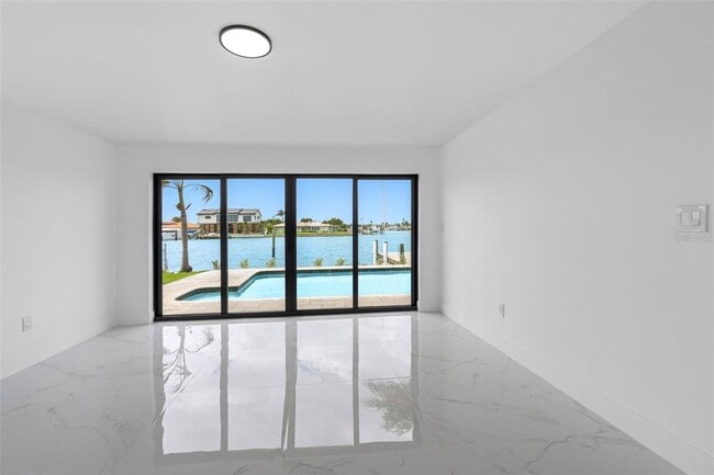 Building Photo - 520 115th Ave