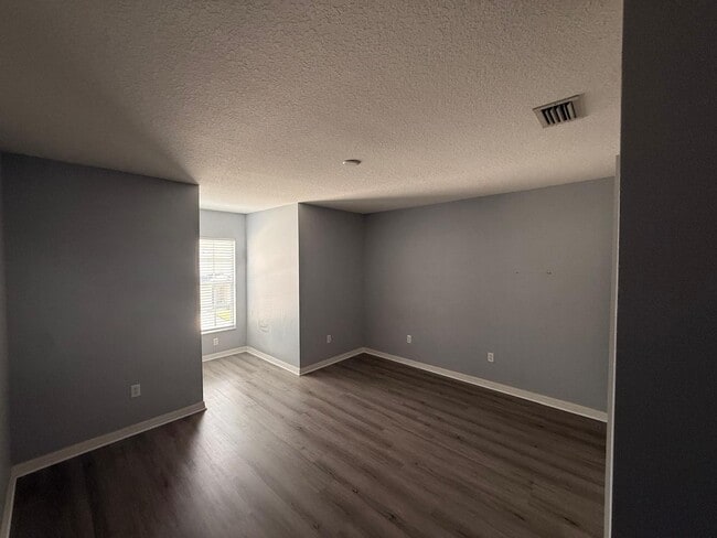 Building Photo - 3635 Pine Knot Dr