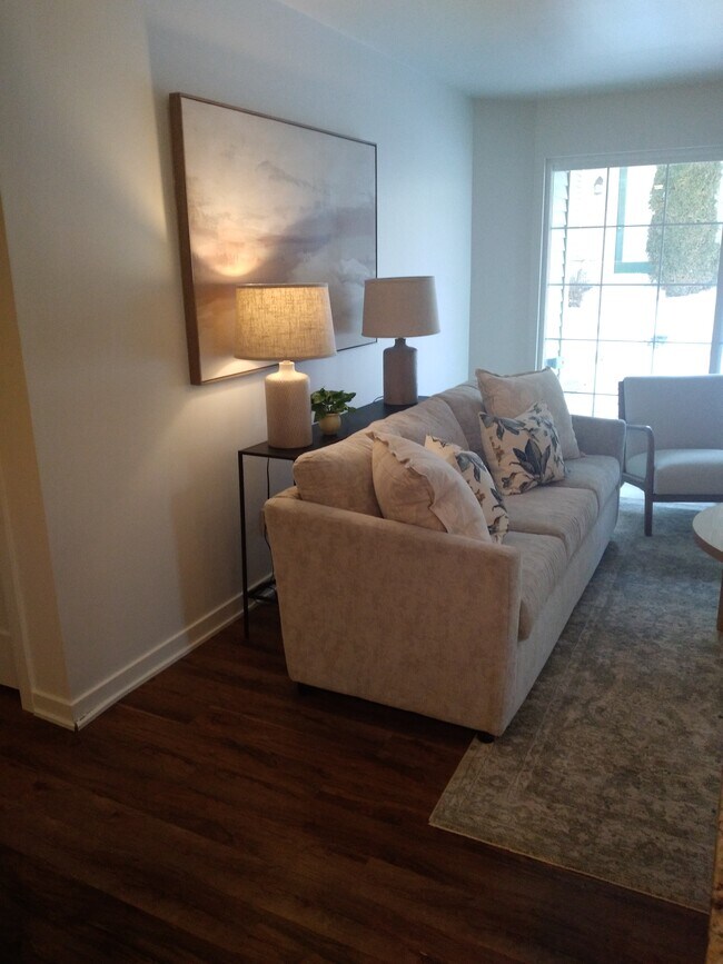 Building Photo - 2741 Hidden Dr