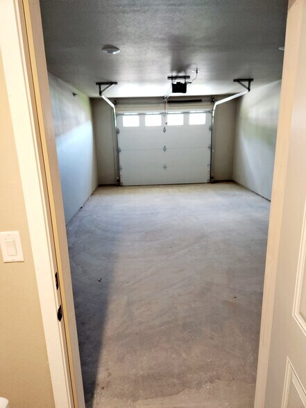 Building Photo - 105 Nieson St