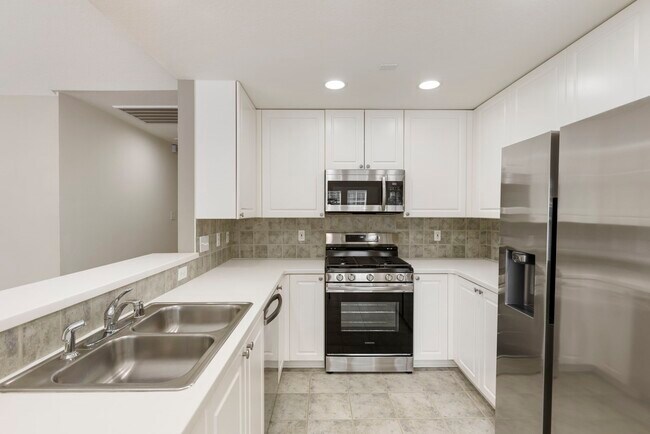 Building Photo - 67 Woodlily Pl