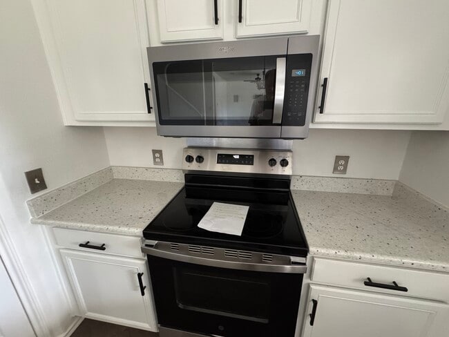 Building Photo - 3618 Wolf Dr