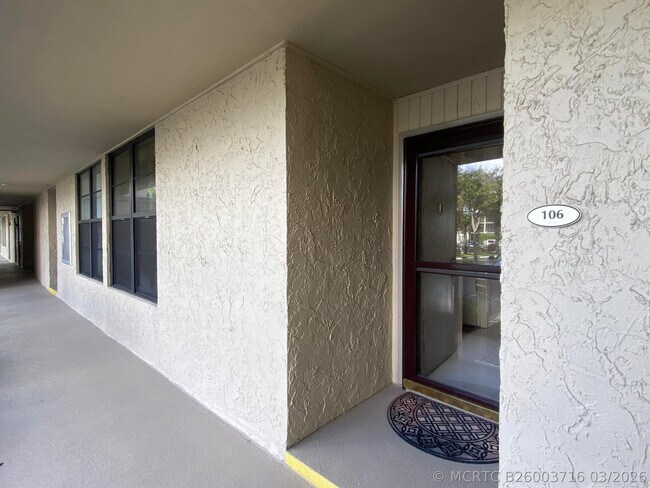 Building Photo - 14 Royal Palm Way