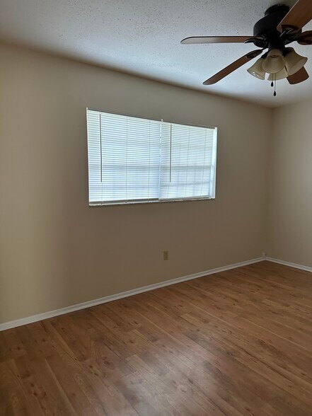 Building Photo - 10035 N 53rd St