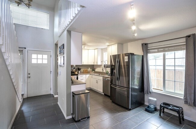 Building Photo - Spacious and Updated Rainier Meadows Home with Private Backyard