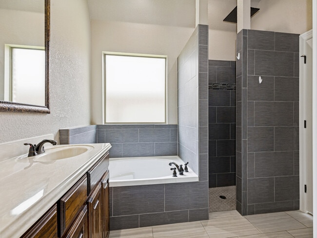 Building Photo - 455 Chisholm Trail