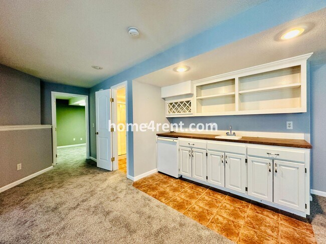 Building Photo - 8102 W 144th Pl