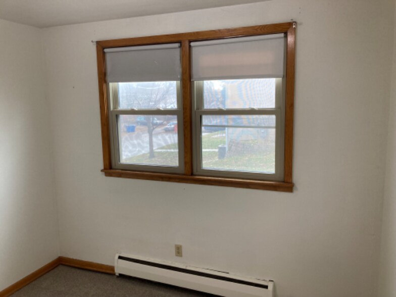 Building Photo - 136 11th Ave N