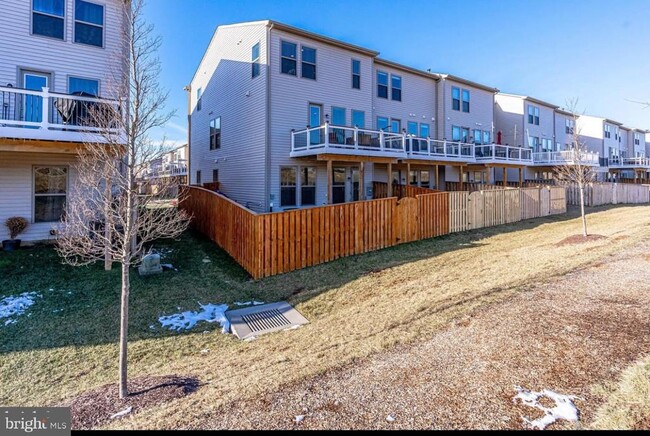 Building Photo - 42440 Dogwood Glen Square