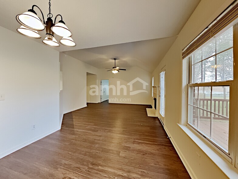 Building Photo - 113 Buttonwood Dr