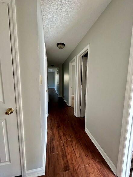 Building Photo - 16 Pinedale Cir