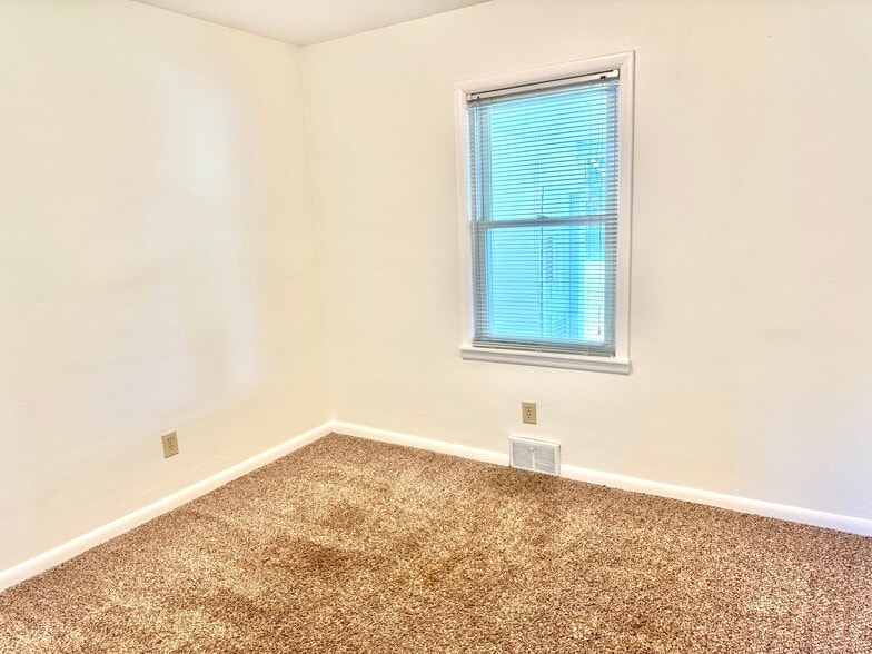 Building Photo - 2700 Castlewood Pl