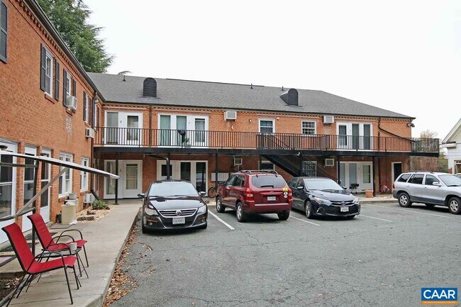 Building Photo - 2114 Ivy Rd