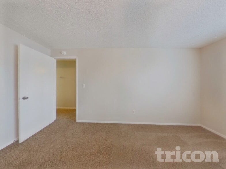 Building Photo - 2635 Rayma Ct