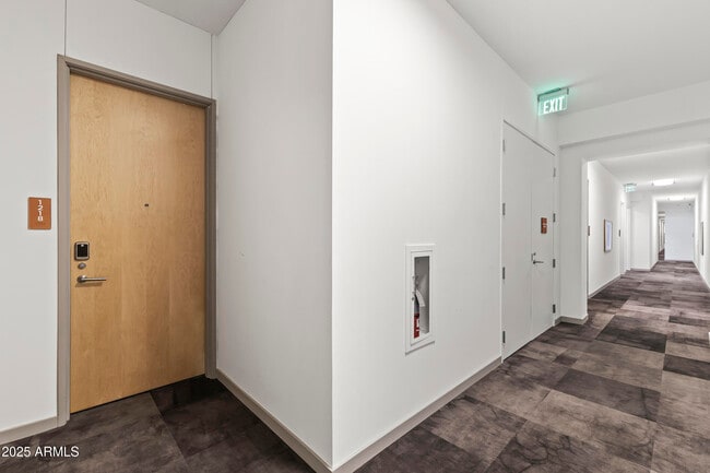 Building Photo - 7180 E Kierland Blvd