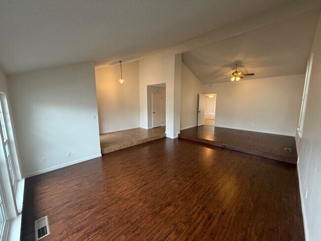 Building Photo - 4 Bedroom | 3 Bathroom | Home in Roseville