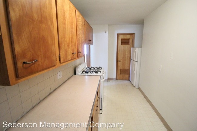 Building Photo - 1500 W 47th St