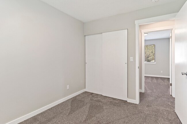 Building Photo - 429 W 5000 S