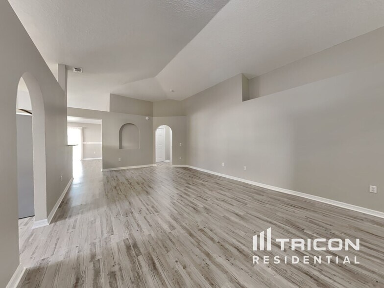 Building Photo - 262 King Arthur Ct