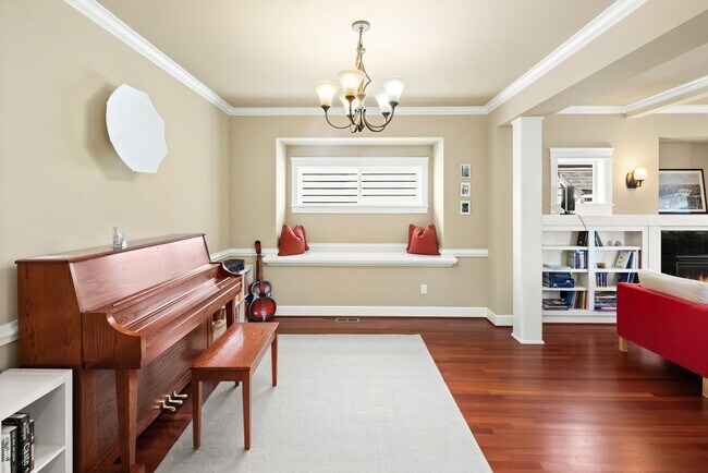 Building Photo - Gorgeous Big Ravenna Home in Seattle