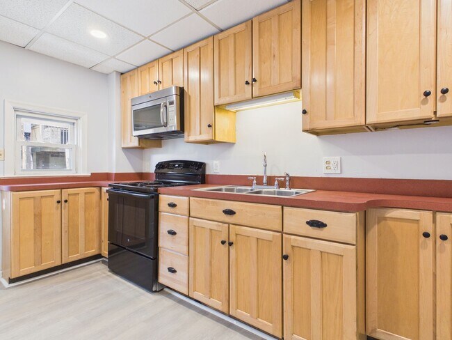 Building Photo - 2 Bedroom Single Family on Penn with Bonus Room