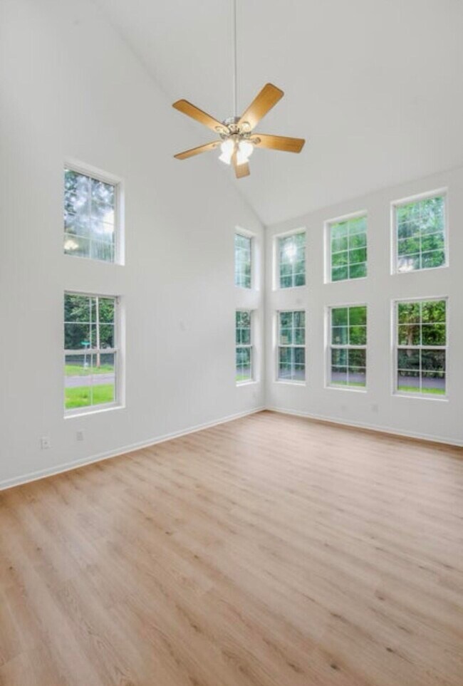 Building Photo - 1515 Mills Dr